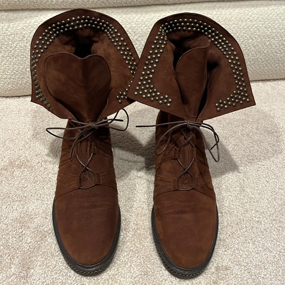 Stuart Weitzman SZ10 walnut suede bootie excellent condition - Picture 3 of 14